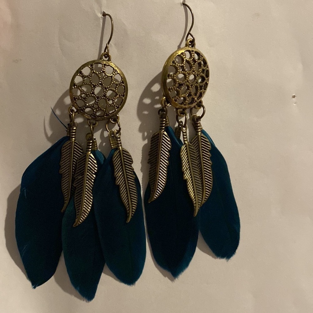 Dream catcher dangle earrings. Teal under light (see pictures) 4.5 inches size. - Picture 10 of 13